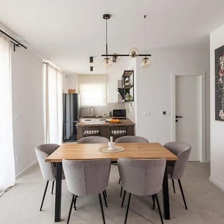 Ag Apartment *